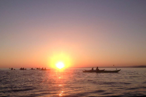 kayak de mer coucher de soleil